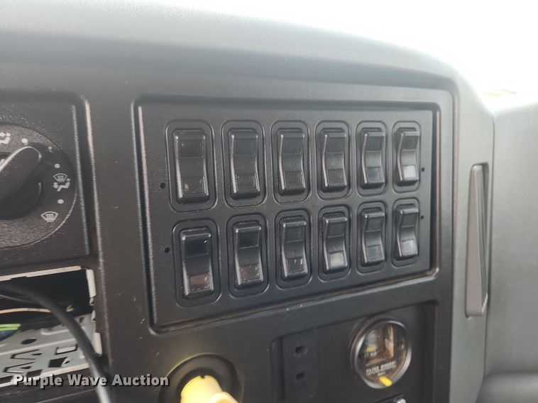 image for item OK9569 2006 International 7300  dump truck