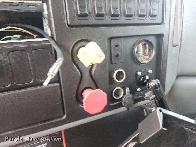 image for item OK9569 2006 International 7300  dump truck