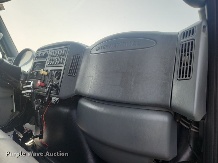 image for item OK9569 2006 International 7300  dump truck