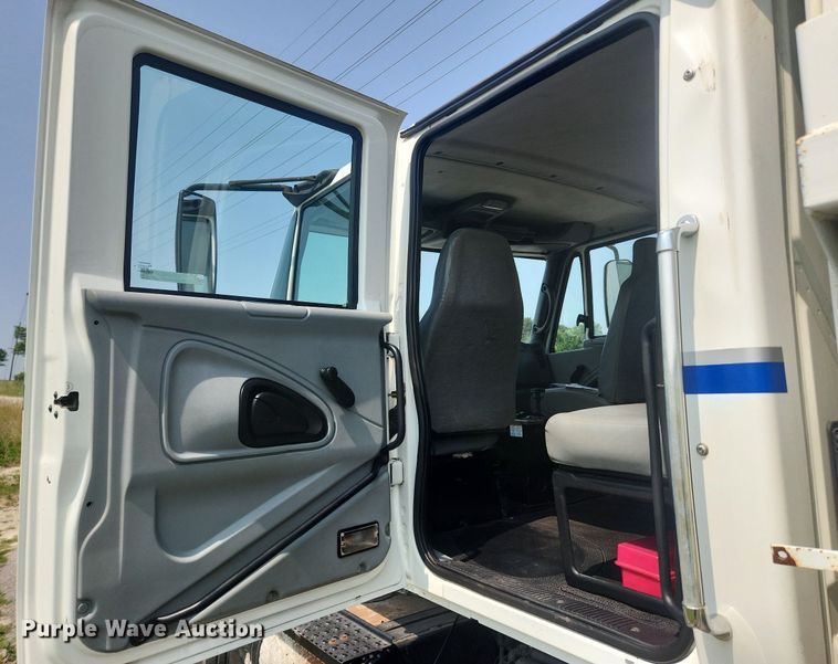 image for item OK9569 2006 International 7300  dump truck