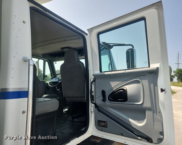 image for item OK9569 2006 International 7300  dump truck