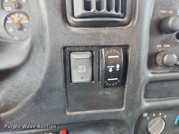 image for item OK9572 2006 GMC C7500  dump truck