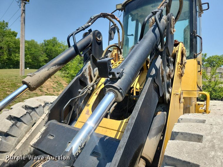 image for item OK9573 2001 New Holland LW130 TC  wheel loader