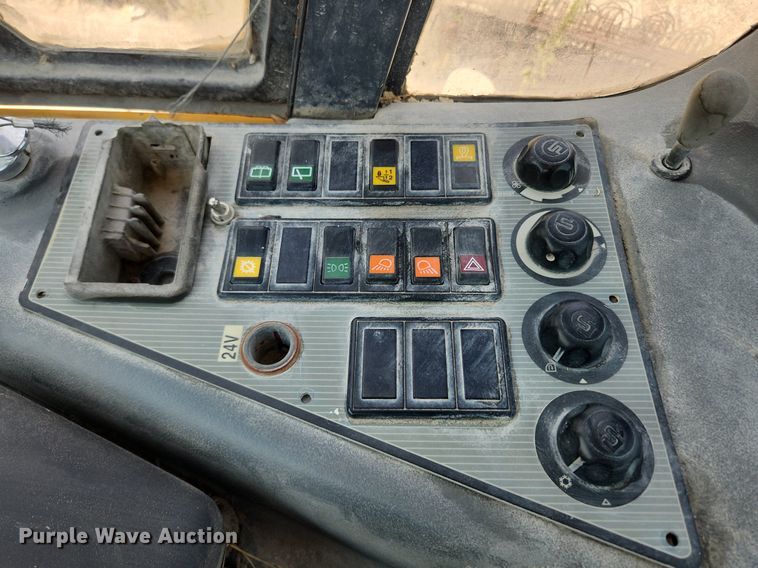 image for item OK9573 2001 New Holland LW130 TC  wheel loader