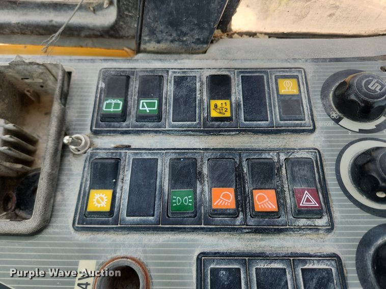 image for item OK9573 2001 New Holland LW130 TC  wheel loader