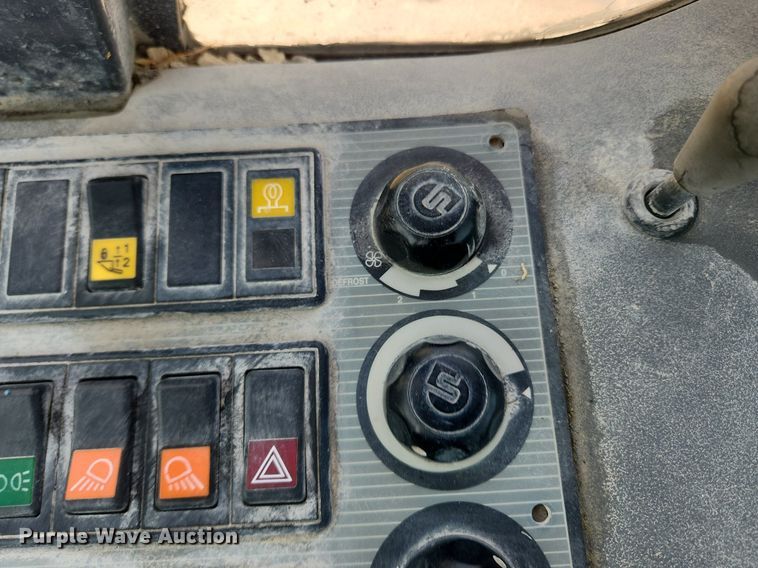 image for item OK9573 2001 New Holland LW130 TC  wheel loader