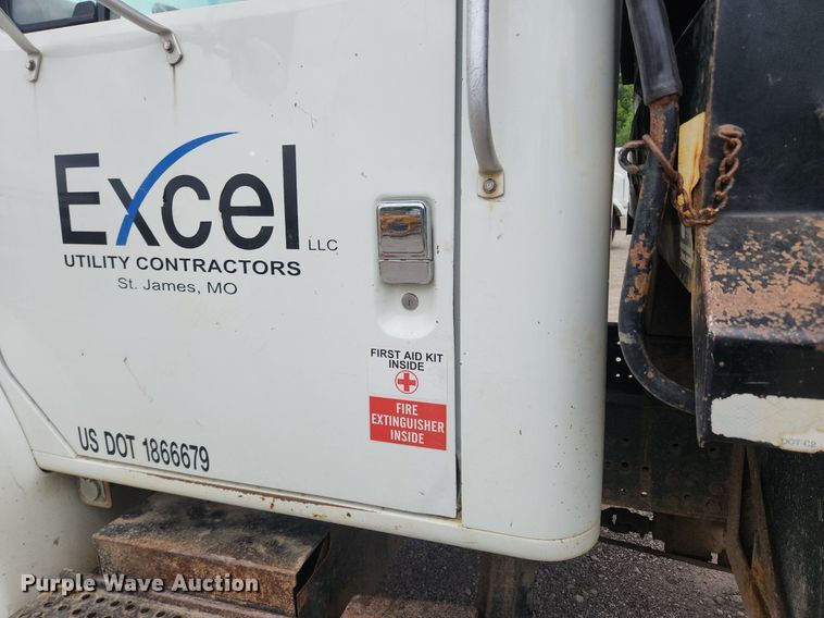 image for item OK9582 1999 International 4700  dump truck