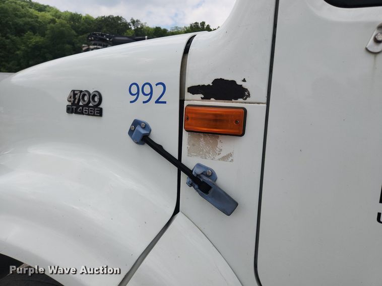 image for item OK9582 1999 International 4700  dump truck