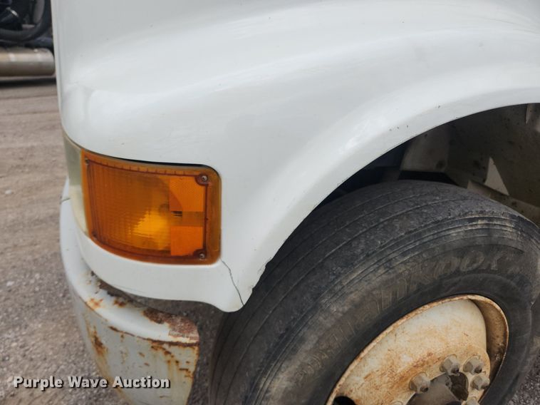 image for item OK9582 1999 International 4700  dump truck