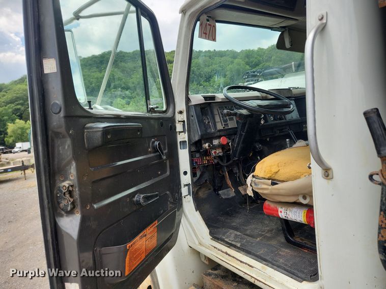 image for item OK9582 1999 International 4700  dump truck