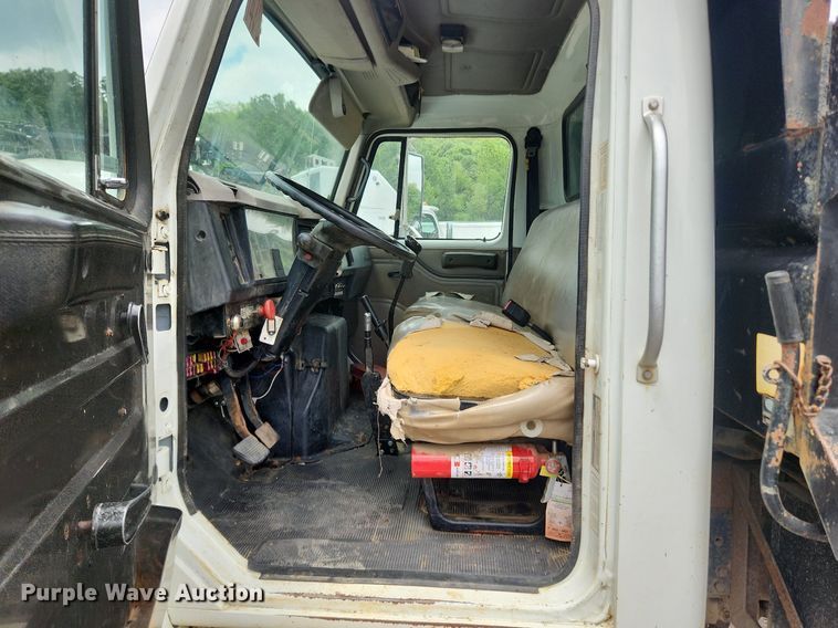 image for item OK9582 1999 International 4700  dump truck