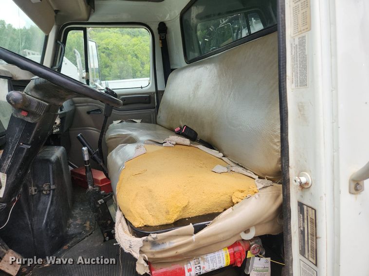 image for item OK9582 1999 International 4700  dump truck