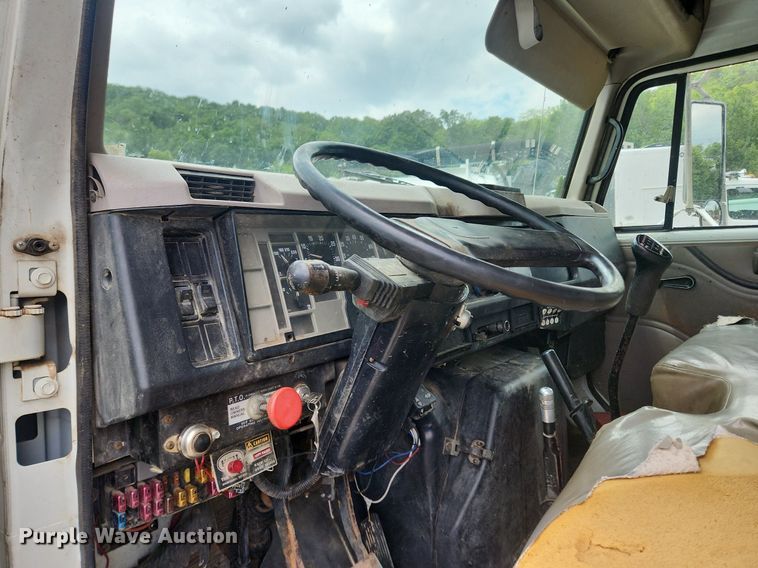 image for item OK9582 1999 International 4700  dump truck