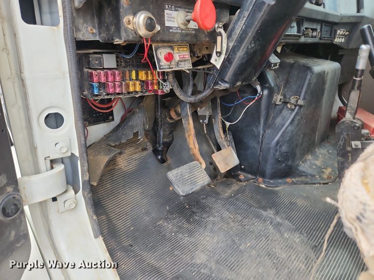 image for item OK9582 1999 International 4700  dump truck