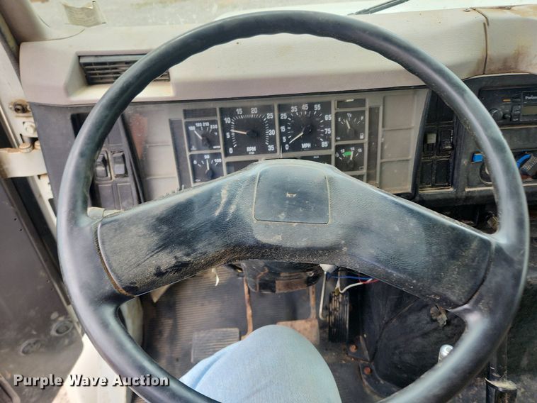 image for item OK9582 1999 International 4700  dump truck