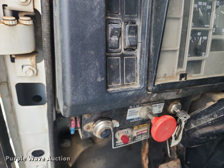 image for item OK9582 1999 International 4700  dump truck