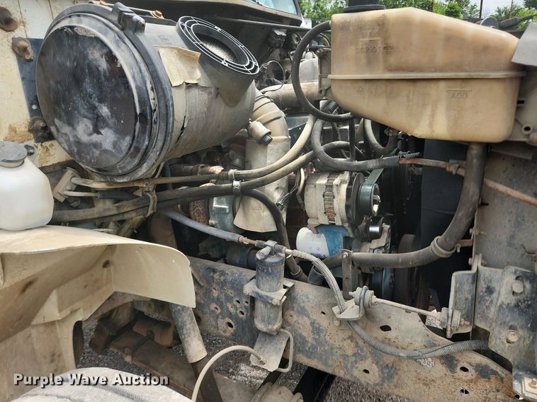 image for item OK9582 1999 International 4700  dump truck