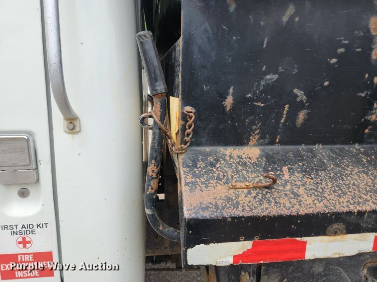 image for item OK9582 1999 International 4700  dump truck