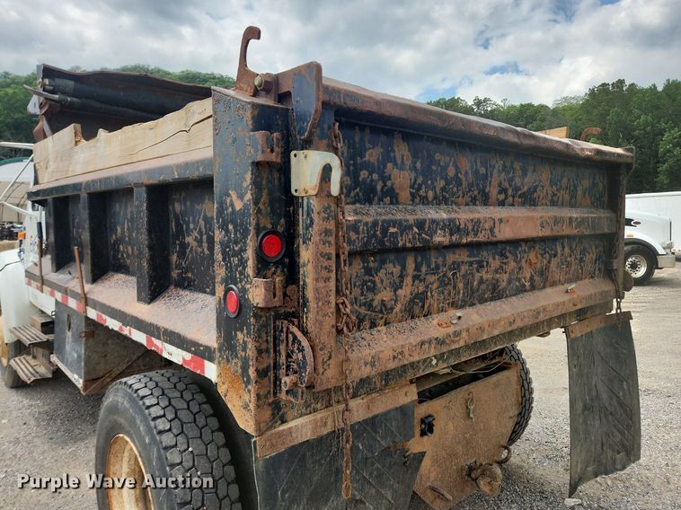 image for item OK9582 1999 International 4700  dump truck