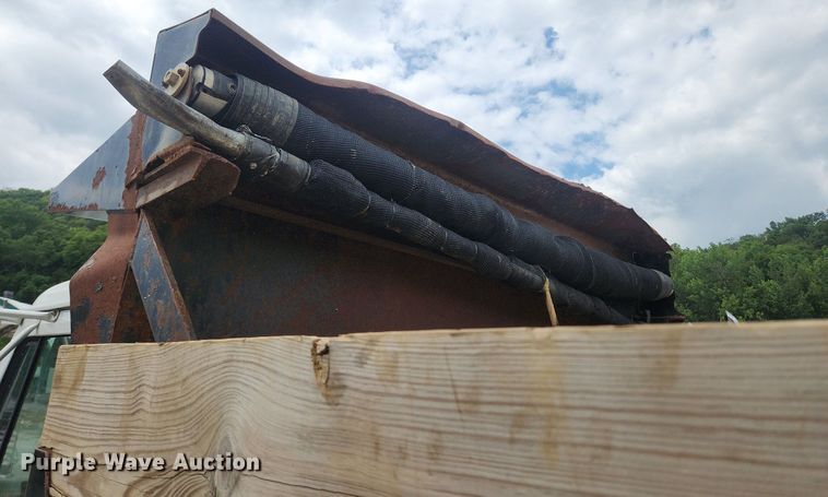 image for item OK9582 1999 International 4700  dump truck