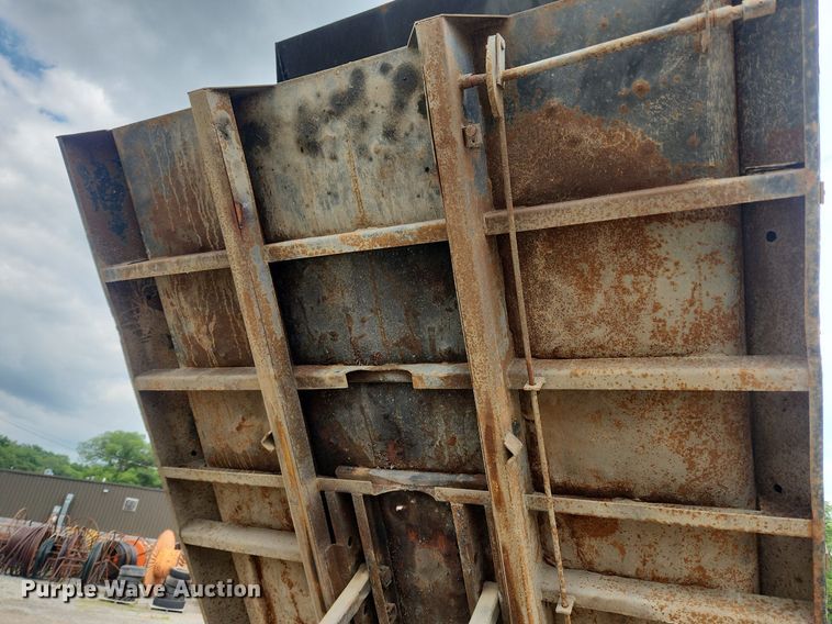 image for item OK9582 1999 International 4700  dump truck