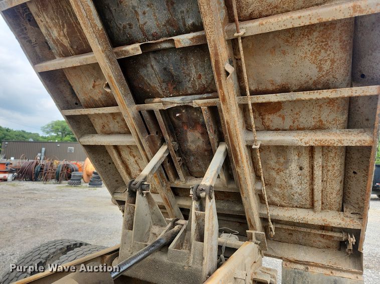 image for item OK9582 1999 International 4700  dump truck