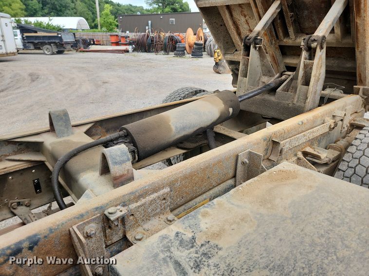 image for item OK9582 1999 International 4700  dump truck