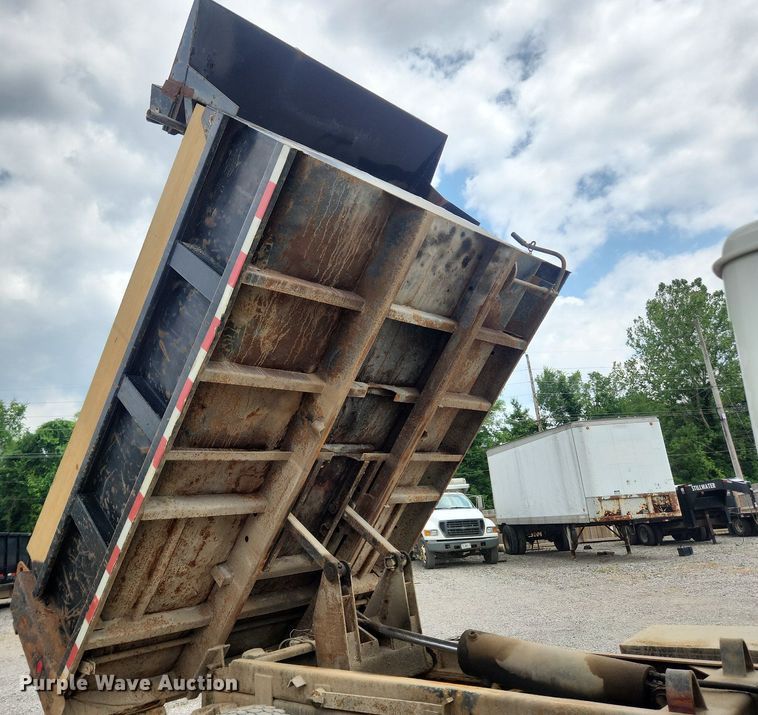 image for item OK9582 1999 International 4700  dump truck