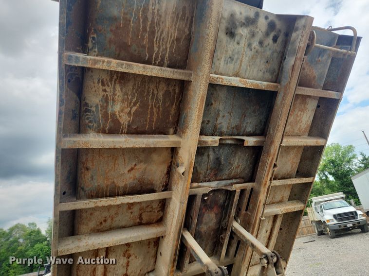 image for item OK9582 1999 International 4700  dump truck