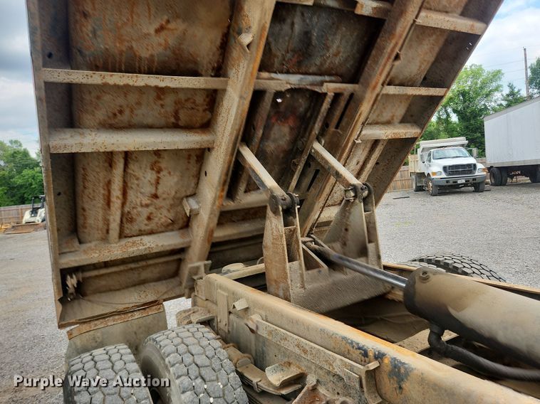 image for item OK9582 1999 International 4700  dump truck