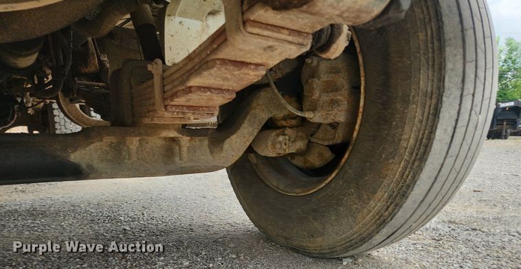 image for item OK9582 1999 International 4700  dump truck