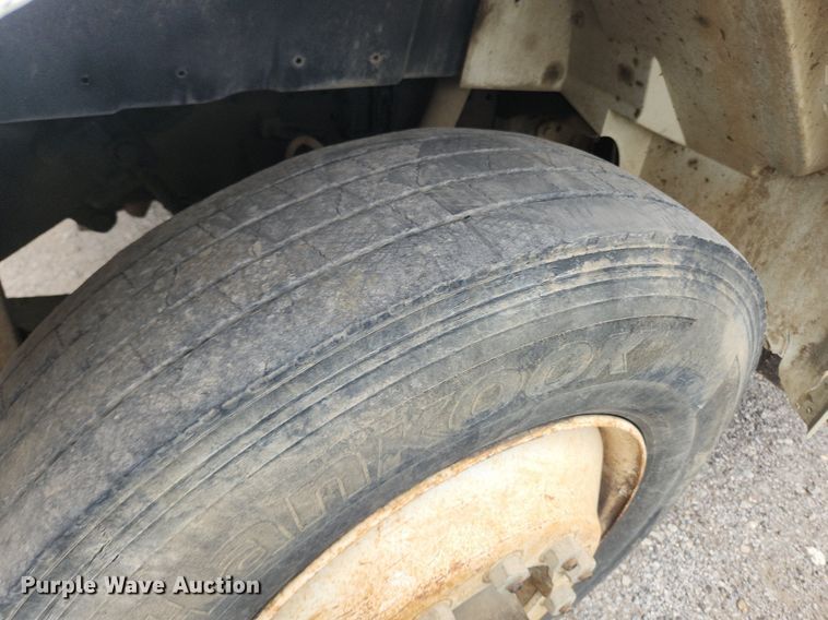 image for item OK9582 1999 International 4700  dump truck