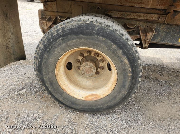 image for item OK9582 1999 International 4700  dump truck