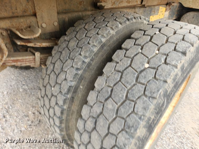 image for item OK9582 1999 International 4700  dump truck