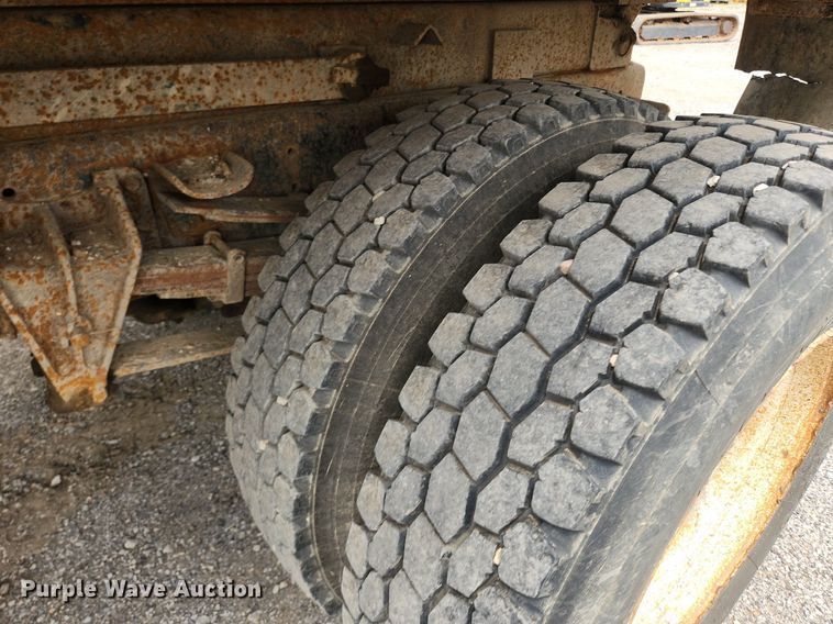 image for item OK9582 1999 International 4700  dump truck