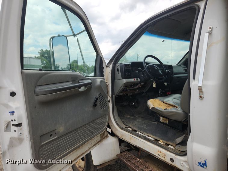 image for item OK9583 2003 Ford F650 Super Duty XL  dump truck