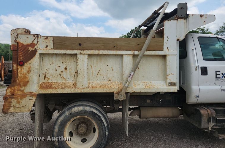image for item OK9583 2003 Ford F650 Super Duty XL  dump truck