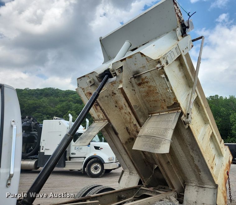 image for item OK9583 2003 Ford F650 Super Duty XL  dump truck