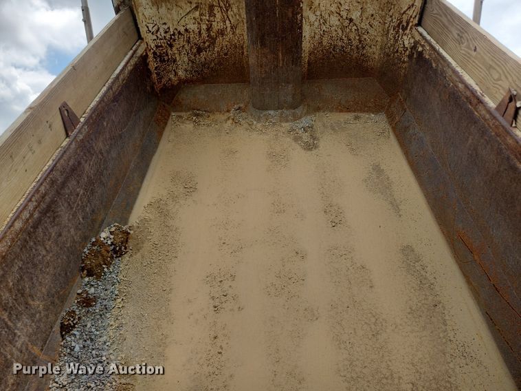 image for item OK9583 2003 Ford F650 Super Duty XL  dump truck