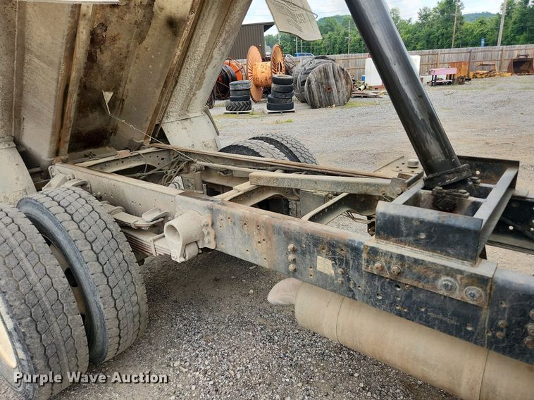image for item OK9583 2003 Ford F650 Super Duty XL  dump truck