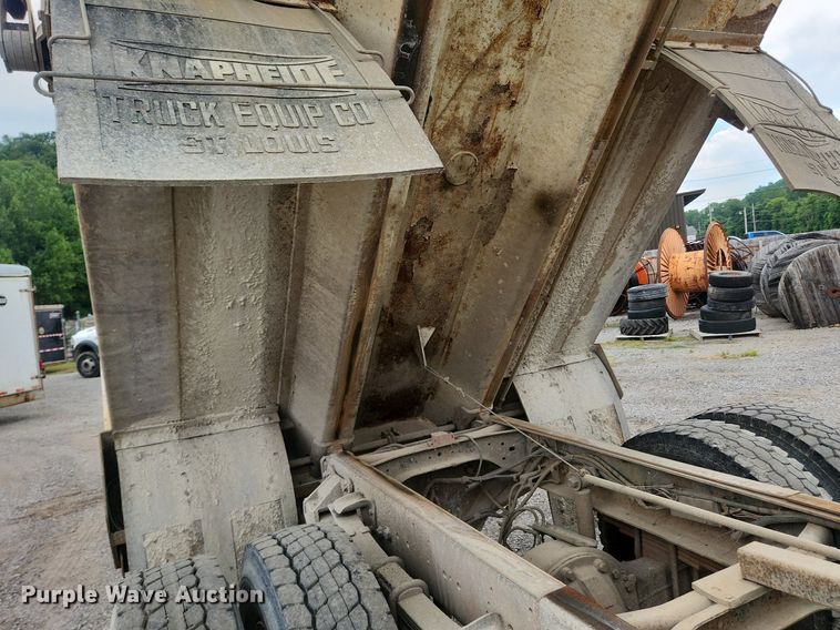 image for item OK9583 2003 Ford F650 Super Duty XL  dump truck