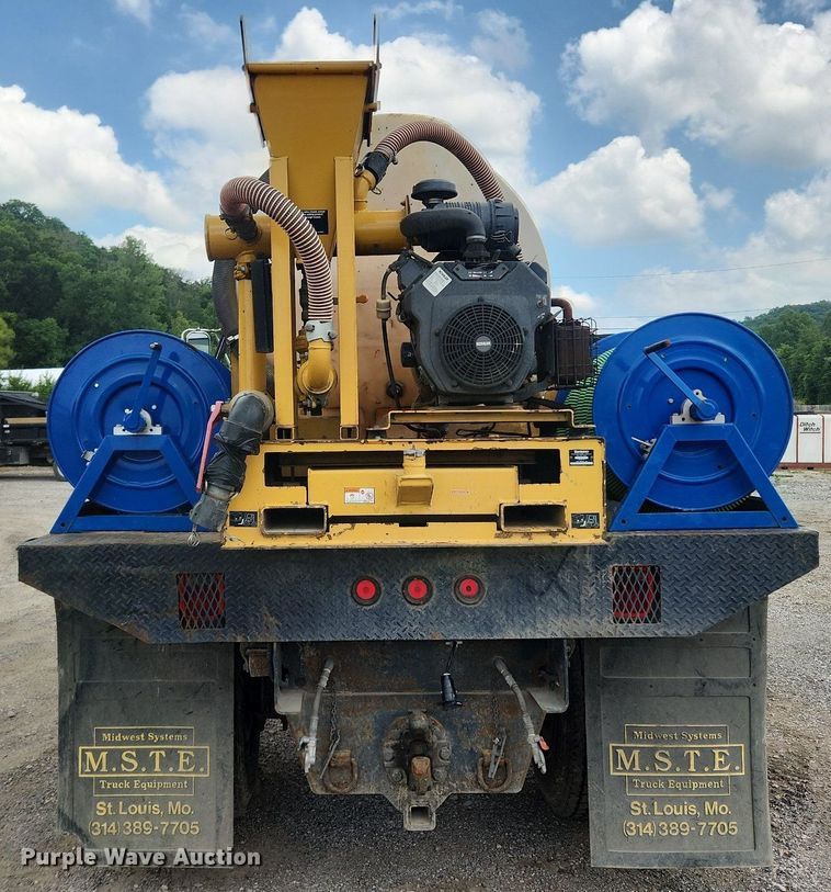 image for item OK9588 1999 GMC C7500  flatbed truck