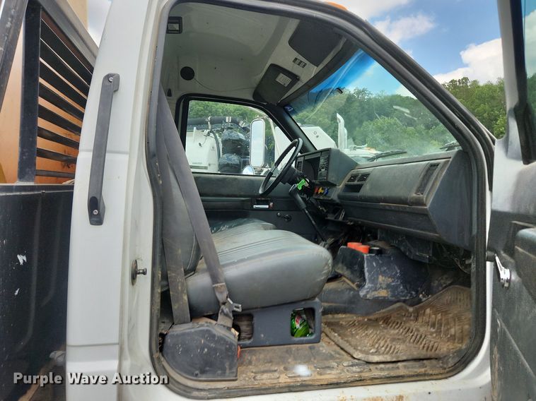 image for item OK9588 1999 GMC C7500  flatbed truck