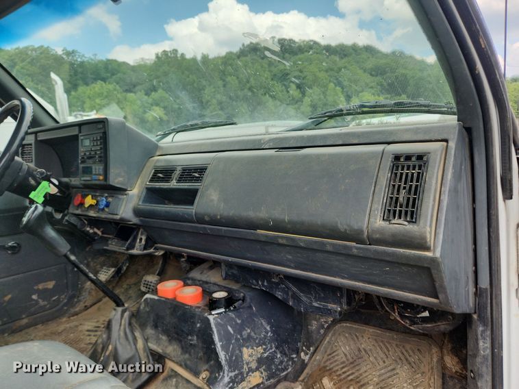 image for item OK9588 1999 GMC C7500  flatbed truck