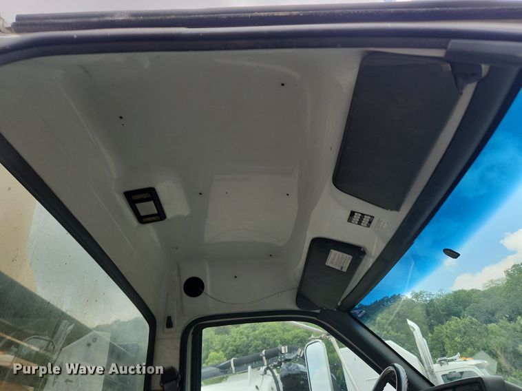 image for item OK9588 1999 GMC C7500  flatbed truck