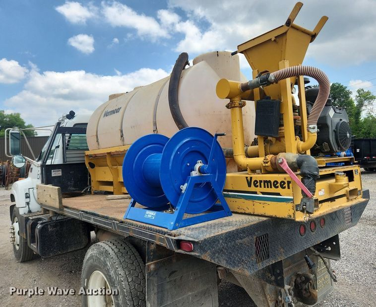 image for item OK9588 1999 GMC C7500  flatbed truck