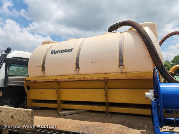 image for item OK9588 1999 GMC C7500  flatbed truck