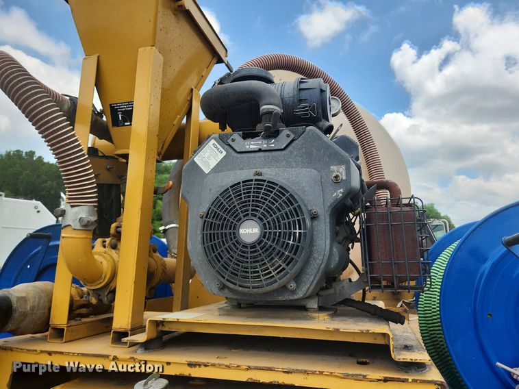 image for item OK9588 1999 GMC C7500  flatbed truck