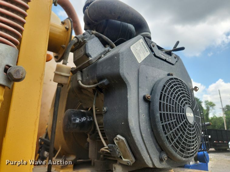 image for item OK9588 1999 GMC C7500  flatbed truck