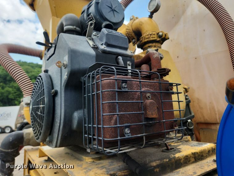 image for item OK9588 1999 GMC C7500  flatbed truck